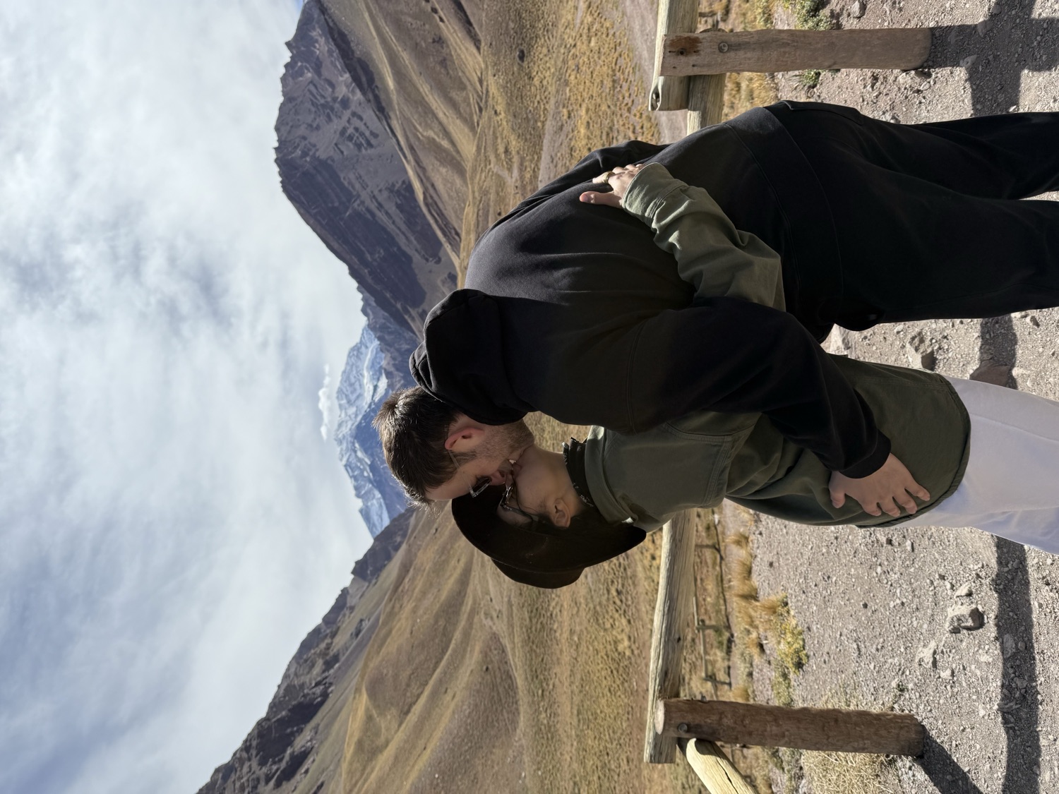 Salma and Eric kissing in front of Aconcagua in Argentina